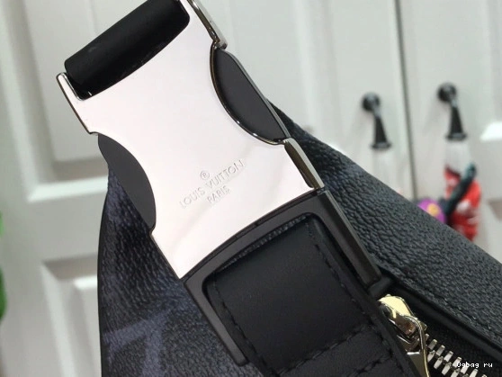 DISCOVERY BUMBAG VUITTON LOUIS 0808